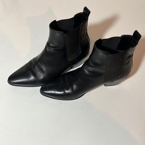 Saint Laurent Black Chelsea boots 37